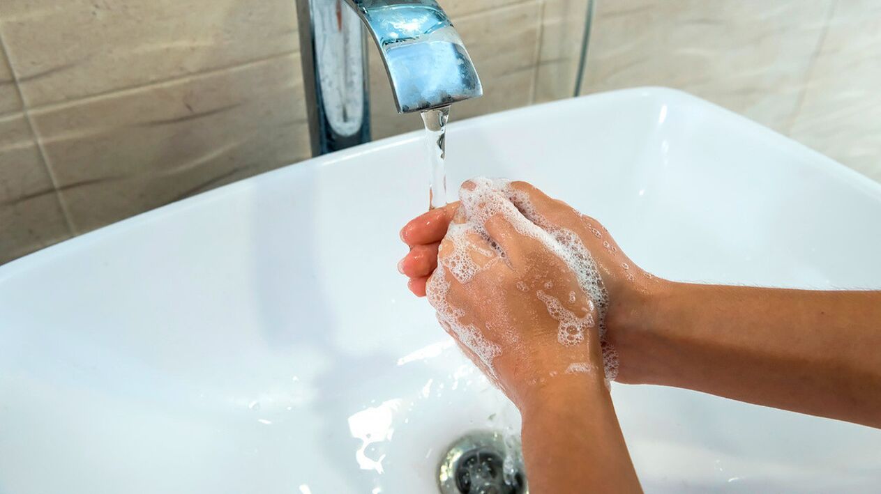 Paprasčiausia helmintozės prevencijos taisyklė - visada nusiplaukite rankas muilu ir vandeniu. 